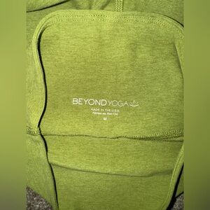 BEYOND YOGA LIGHT GREEN LEGGINGS
